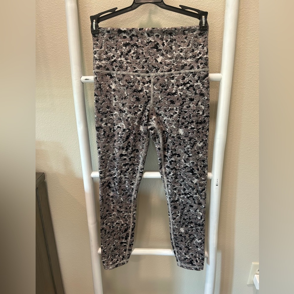 Athelta Elation Textured 7/8 Tight Black and White Pattern